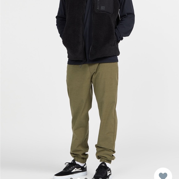 I am selling a brand new, never worn Volcom Fuzzer Vest. Still in the box. - Picture 6 of 7